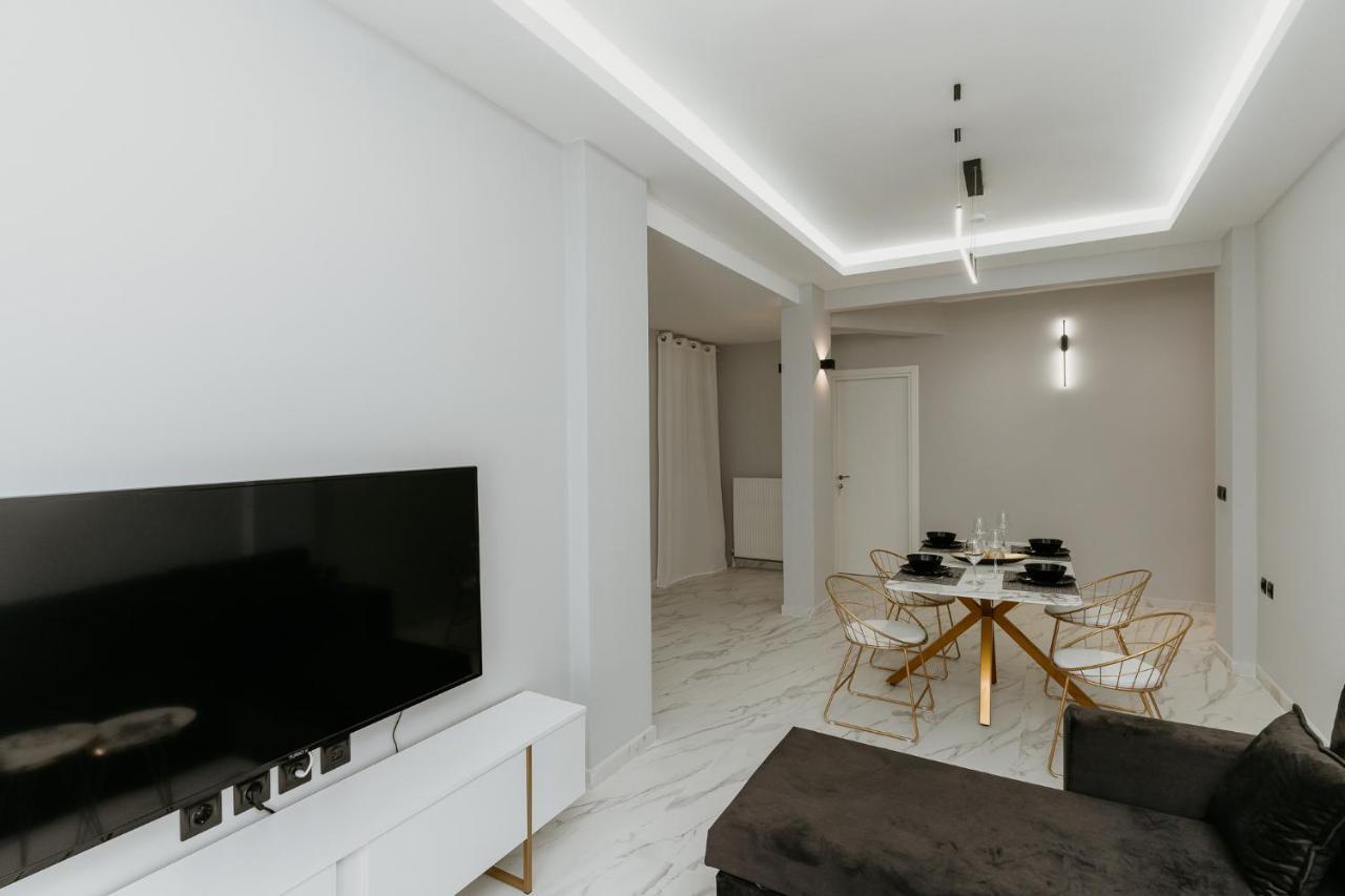 Db Premium #two Bedroom Apartment *